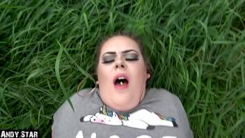 BBW TEEN FUCKED OUTDOOR BECAUSE SHE WANTED TO PISS AND GETS CREAMPIE